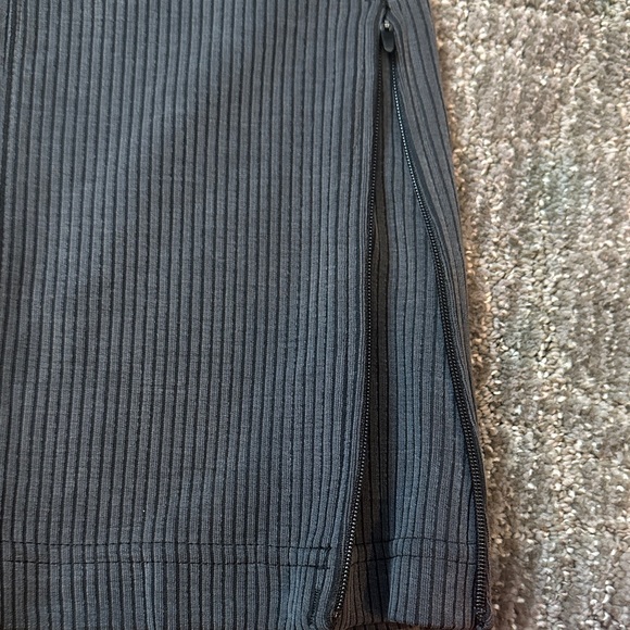 lululemon Ribbed Softstreme Zip-Leg HR Crop 25" BLK Ribbed Joggers Sz 2 NWT - Picture 4 of 6
